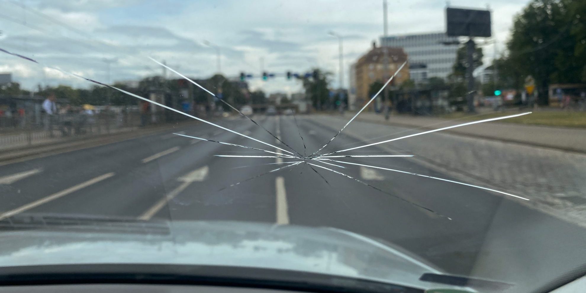 Do Windshields Crack on Their Own? Inland Empire Autobody & Paint Inc.